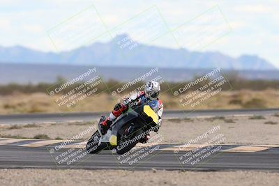 media/Nov-16-2025-Race Pace (Sun) [[8c5fa54630]]/Non Verified Riders (1st 20 Minutes)/5-Turn 15 (110pm)/